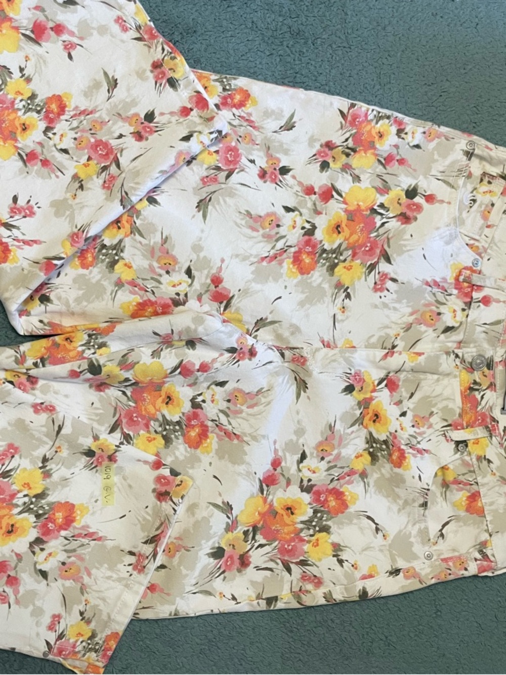 Gloria Vanderbilt  Floral Print Lightweight White with Yellow & Coral Flowers
